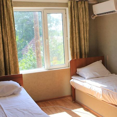 Holiday Hostel House Bishkek Luaran gambar