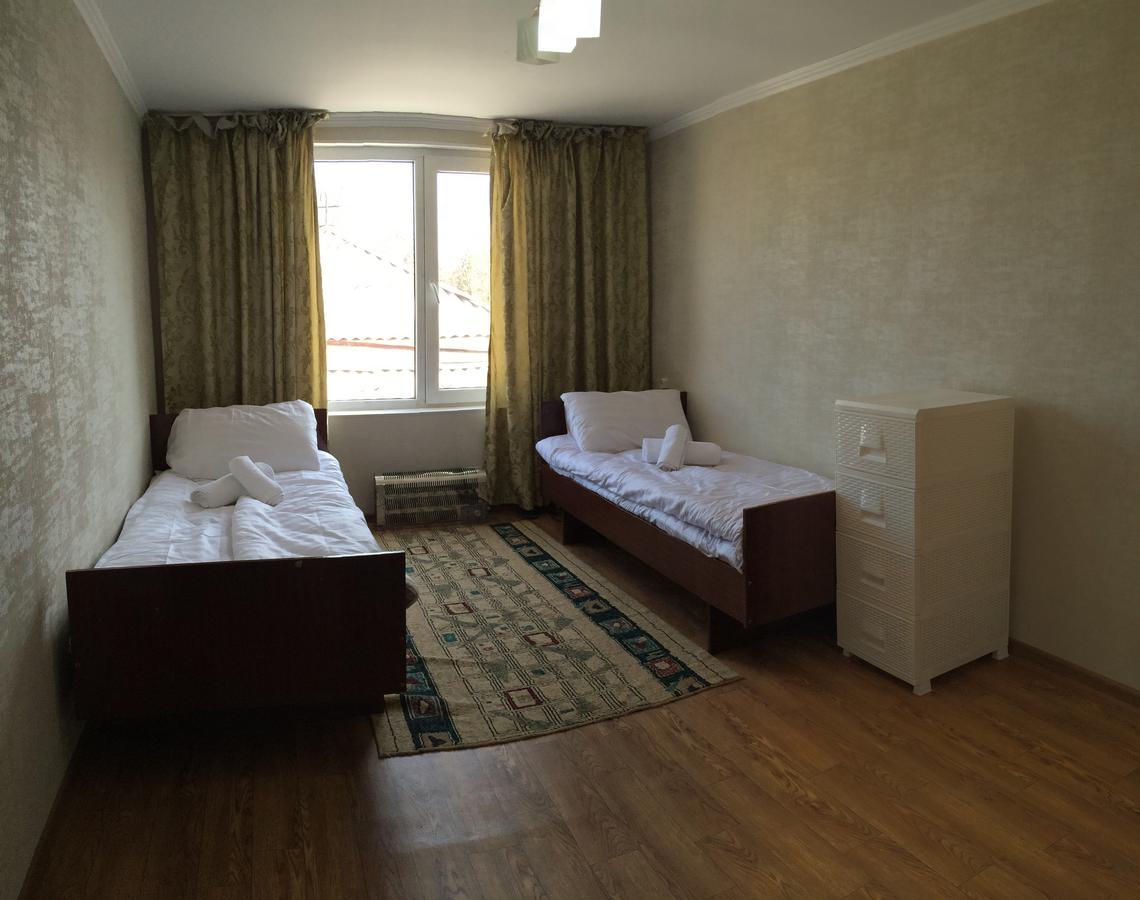 Holiday Hostel House Bishkek Luaran gambar