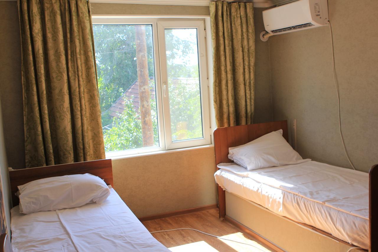 Holiday Hostel House Bishkek Luaran gambar