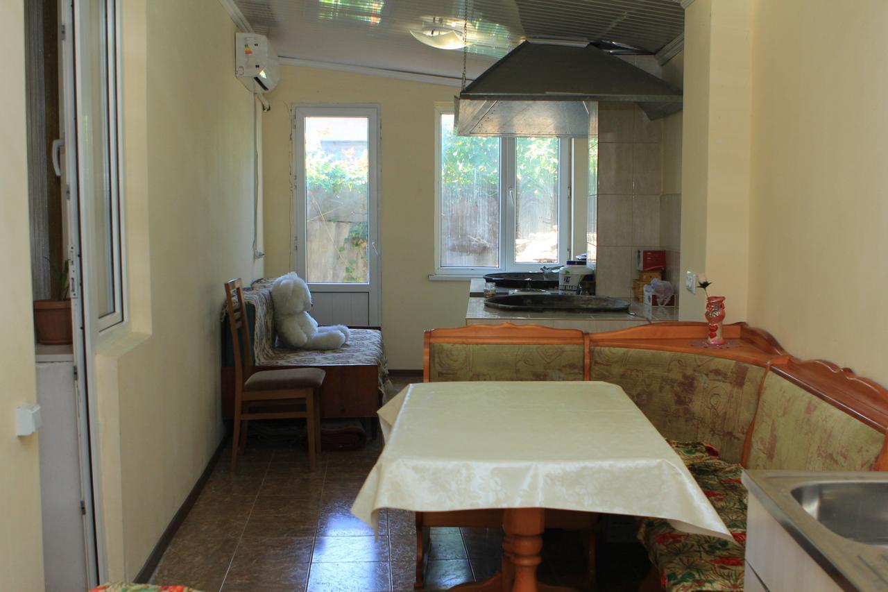 Holiday Hostel House Bishkek Luaran gambar